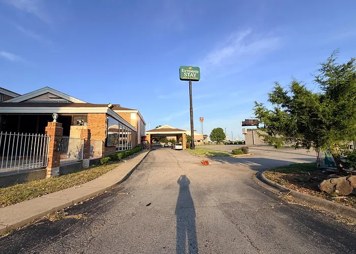 Extended & I-57 Hotel