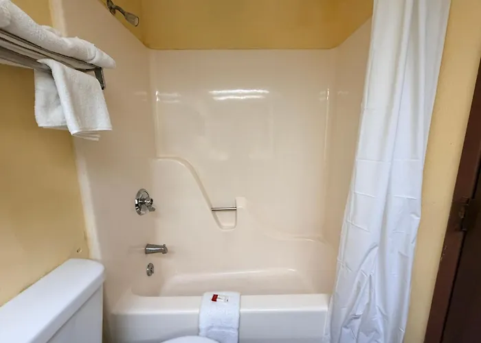 Extended & I-57 Hotel 3*