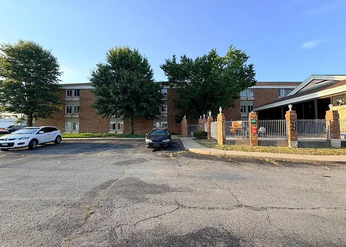 Extended & I-57 Hotel 3*