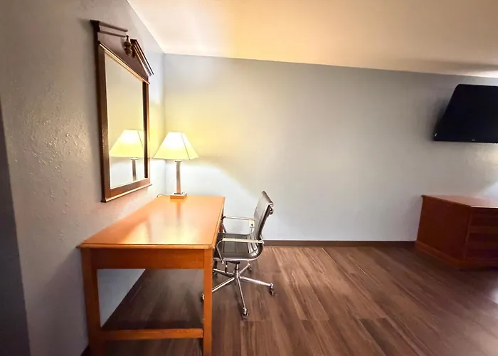Extended & I-57 Hotel 3*