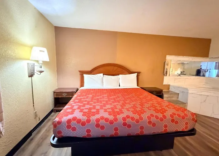 Extended & I-57 Hotel